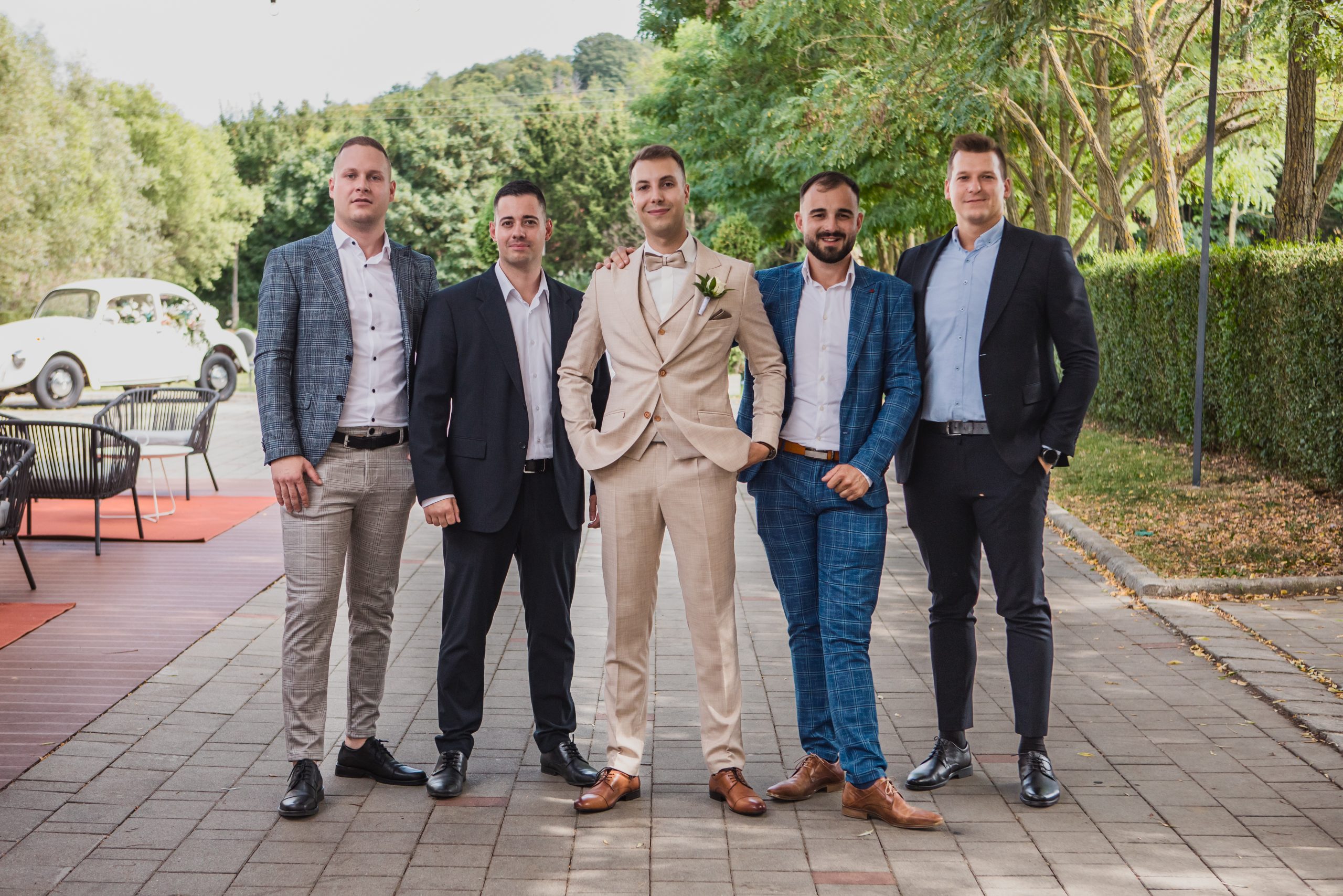 a vőlegény és a barátok az Eventgardenben Ágfalván