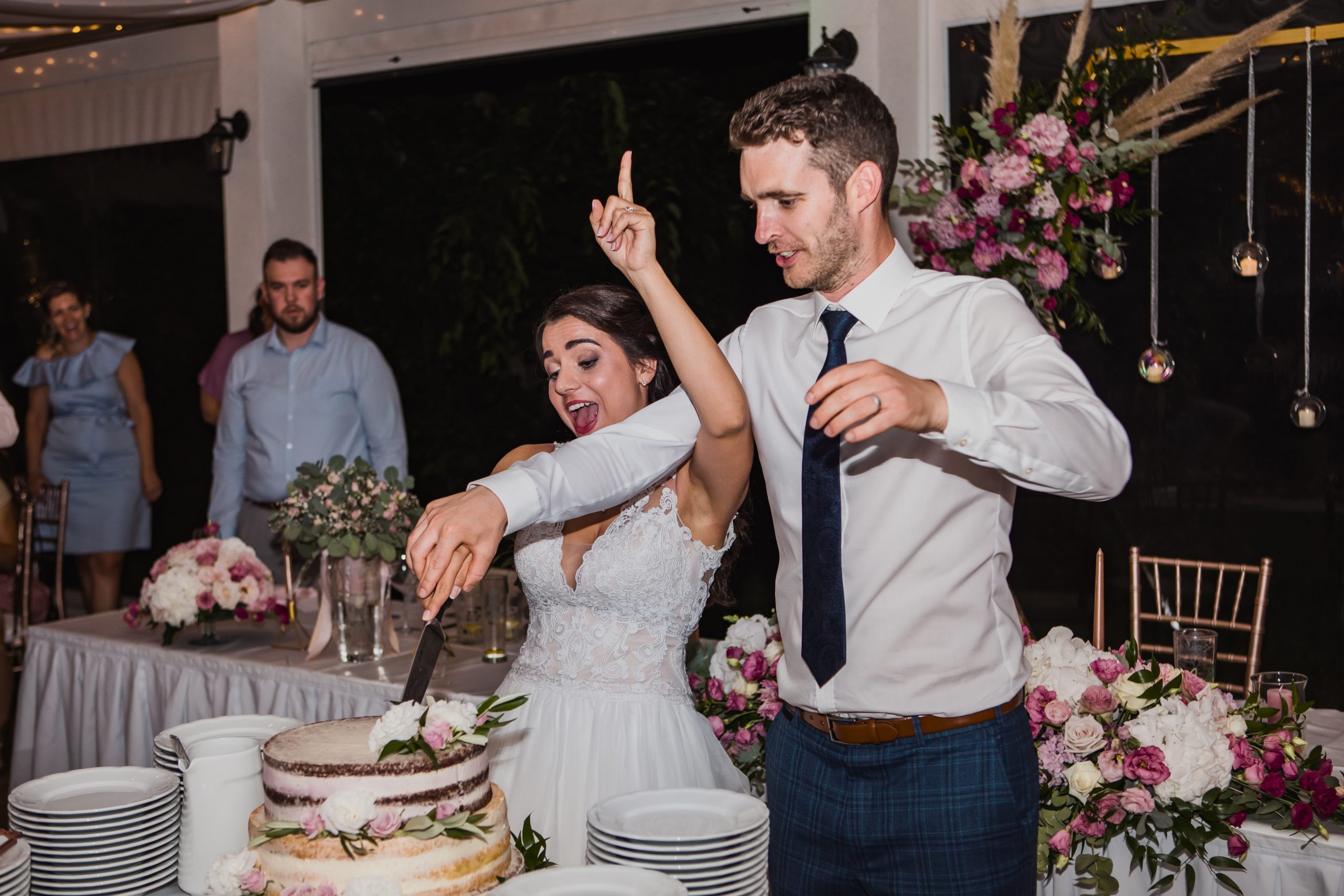 az esküvői tortavágás felejthetetlen pillanatai a Bodrogi kúriában